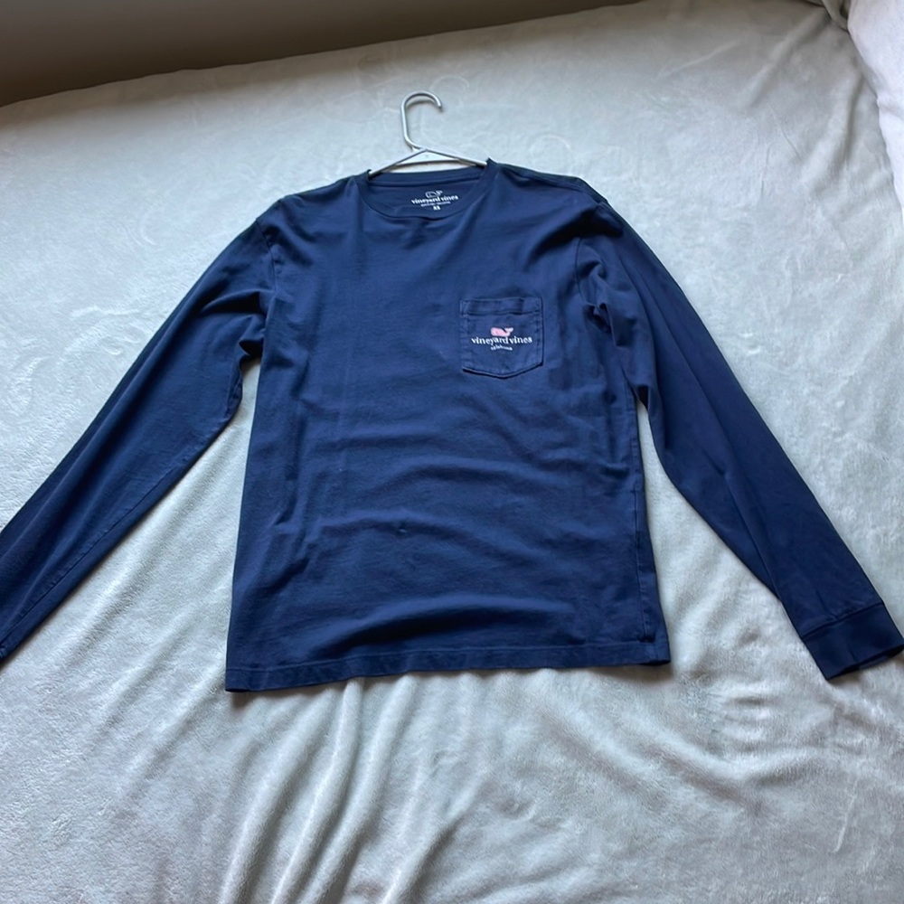 navy vineyard vine boys shirt, size XS, perfect condition